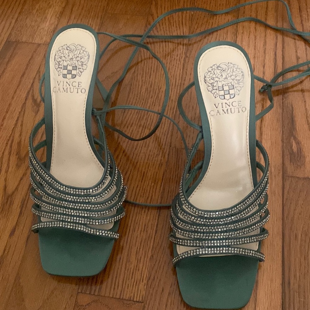 VINCE CAMUTO REBITIN SANDAL